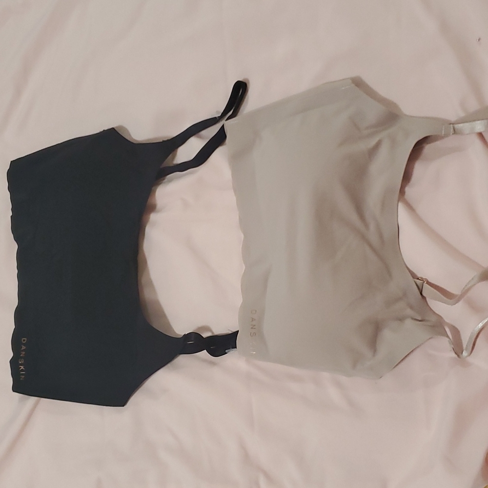 Un-used sport bra